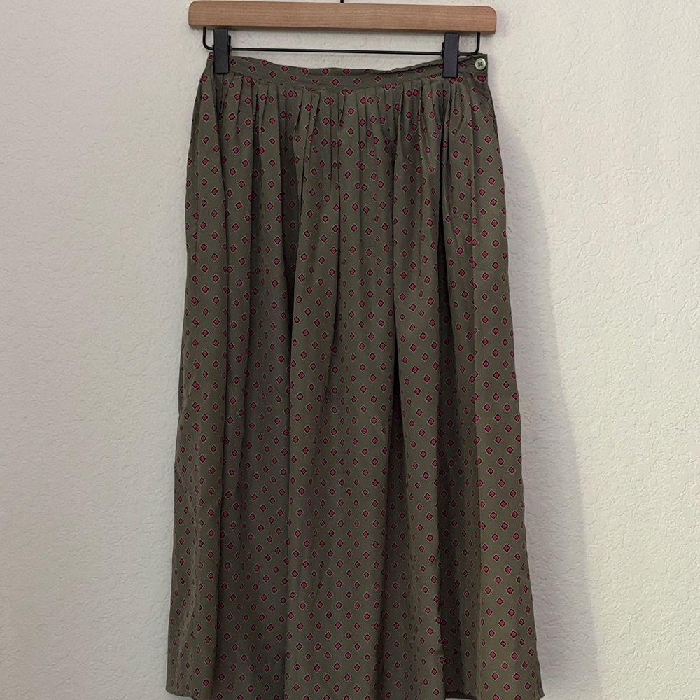 Vintage Liz Claiborne  Green tie Patterned Skirt labeled size 10 fits like a 2/4
